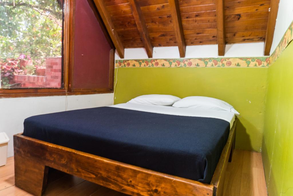 Lleras Park Hostal *
