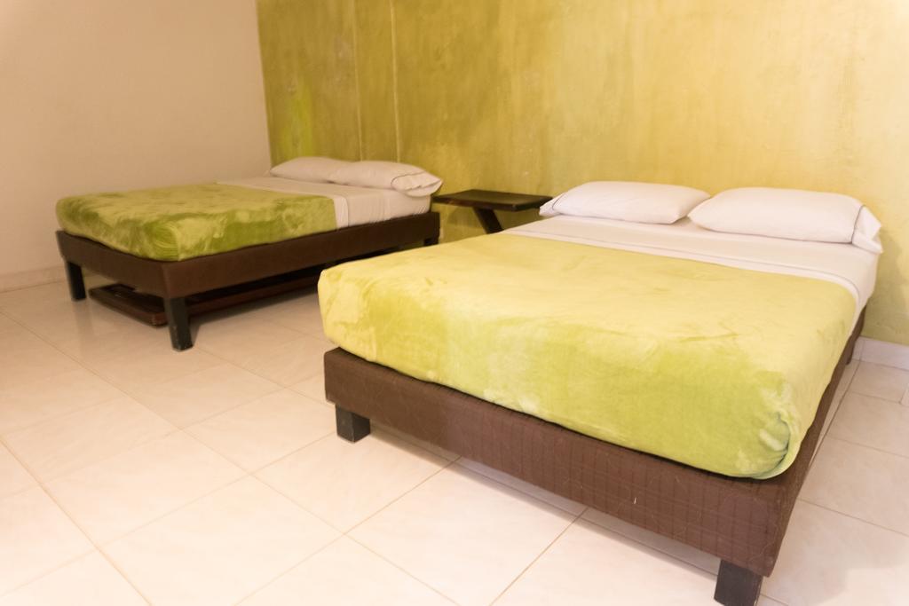 Hostal Lleras Park